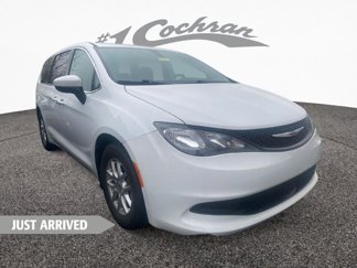 Used 2022 Chrysler Voyager LX image 1