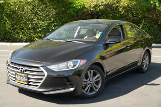 Used 2017 Hyundai Elantra SE image 1