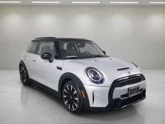 Used 2022 MINI Cooper S image 1