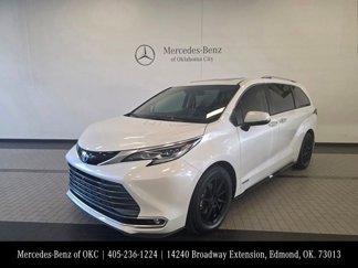 Used 2021 Toyota Sienna Platinum image 1