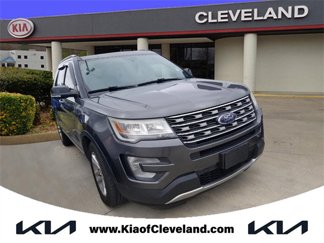 Used 2017 Ford Explorer XLT image 1