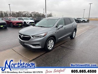 Used 2018 Buick Enclave Essence image 1