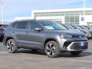 New 2025 Volkswagen Taos SE image 1