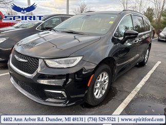 Used 2022 Chrysler Pacifica Touring-L image 1