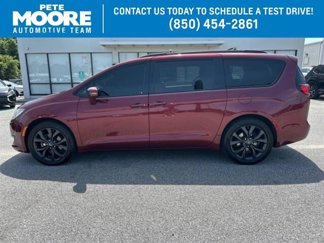 Used 2019 Chrysler Pacifica Limited w/ S Appearance Package image 1