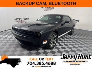 Used 2016 Dodge Challenger SXT image 1