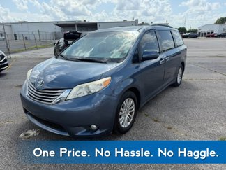Used 2015 Toyota Sienna XLE image 1