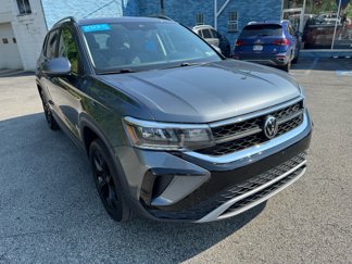 Used 2023 Volkswagen Taos SE image 1