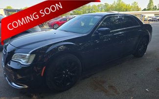 Used 2018 Chrysler 300 Touring L image 1