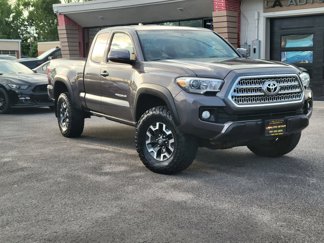 Used 2016 Toyota Tacoma TRD Off-Road image 1
