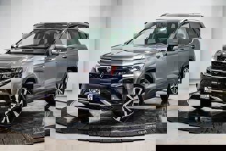 Used 2022 Volkswagen Taos SE image 1