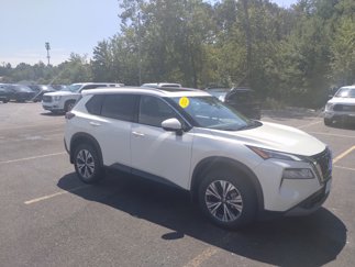Used 2021 Nissan Rogue SV image 1
