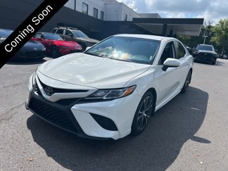 Used 2019 Toyota Camry SE image 1