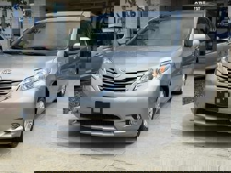 Used 2016 Toyota Sienna XLE Premium image 1