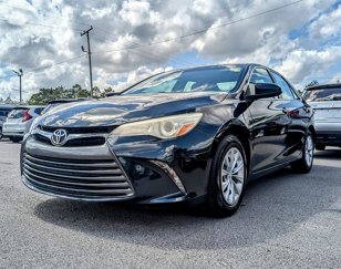 Used 2016 Toyota Camry LE image 1