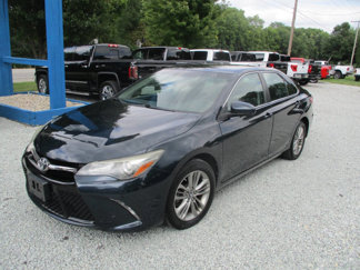 Used 2017 Toyota Camry SE image 1