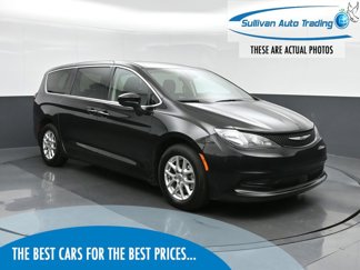 Used 2022 Chrysler Voyager LX image 1