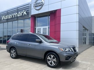 Used 2020 Nissan Pathfinder SV image 1