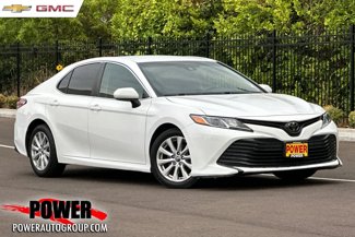 Used 2018 Toyota Camry LE image 1