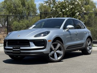 Used 2025 Porsche Macan image 1