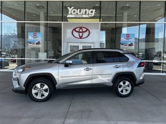 Used 2020 Toyota RAV4 LE image 1