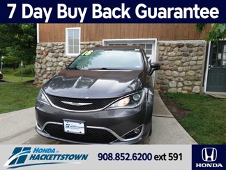 Used 2018 Chrysler Pacifica Touring-L image 1