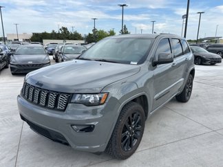 Used 2019 Jeep Grand Cherokee Altitude image 1
