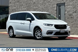Used 2023 Chrysler Pacifica Touring-L image 1