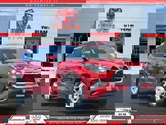 Used 2021 Toyota Highlander LE image 1
