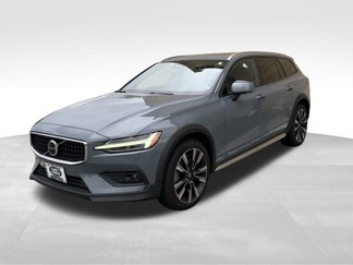 Used 2023 Volvo V60 B5 Cross Country Ultimate image 1