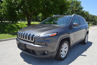Used 2017 Jeep Cherokee Latitude image 1