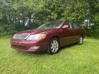Used 2000 Toyota Avalon XLS image 1
