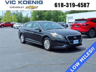 Used 2016 Hyundai Sonata SE image 1