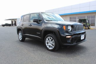 Used 2023 Jeep Renegade Latitude image 1