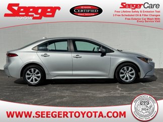 Certified 2022 Toyota Corolla LE image 1