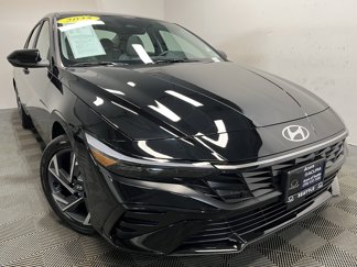 Used 2025 Hyundai Elantra Limited image 1
