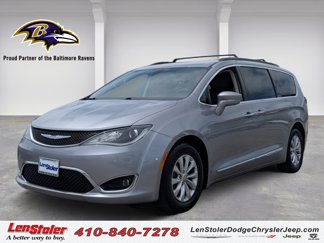 Used 2017 Chrysler Pacifica Touring-L image 1