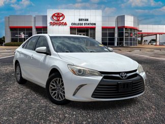Used 2017 Toyota Camry LE image 1