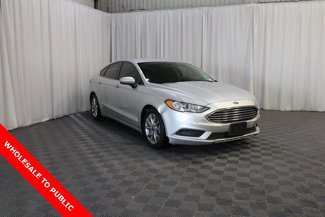 Used 2017 Ford Fusion SE image 1