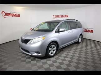 Used 2013 Toyota Sienna LE image 1