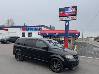 Used 2014 Dodge Grand Caravan SXT w/ UConnect Hands-Free Group image 1