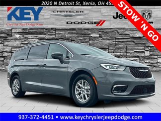 Used 2022 Chrysler Pacifica Touring-L image 1