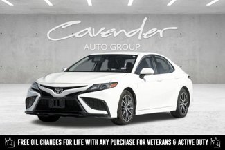 Used 2022 Toyota Camry SE image 1
