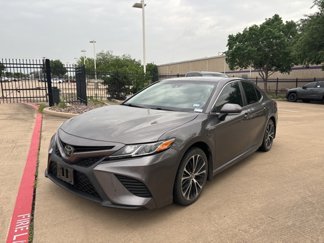 Used 2020 Toyota Camry SE image 1