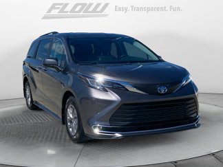 Used 2024 Toyota Sienna XLE image 1