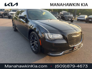 Used 2019 Chrysler 300 Touring w/ Sport Appearance Package image 1
