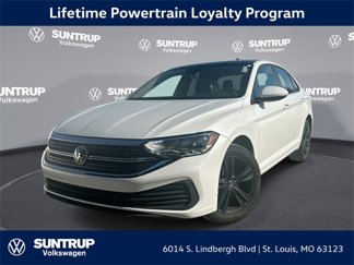 Used 2024 Volkswagen Jetta SE w/ Panoramic Sunroof Package image 1