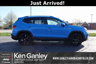 Used 2023 Volkswagen Taos SE w/ Panoramic Sunroof Package image 1