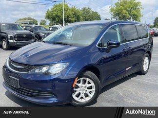 Used 2017 Chrysler Pacifica Touring image 1