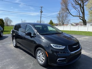 Used 2023 Chrysler Pacifica Touring-L image 1